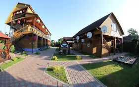Hotel-Complex Mizh Triokh Ozer