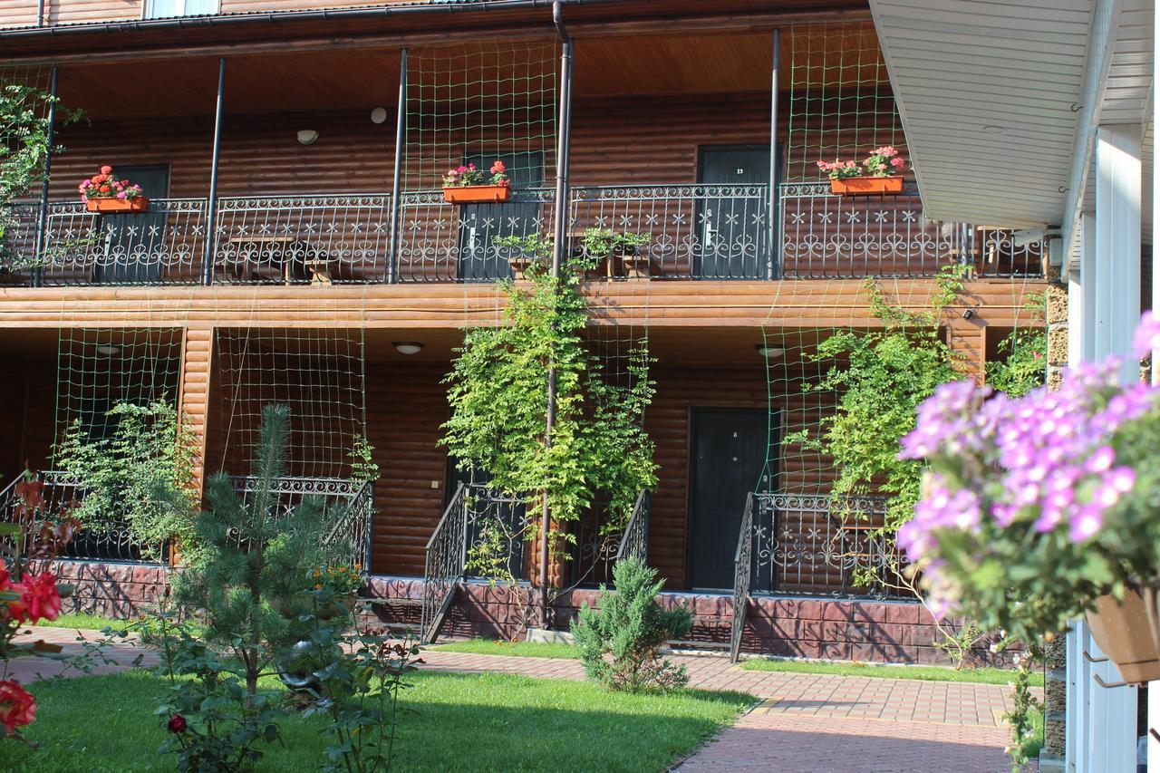 Hotel-Complex Mizh Triokh Ozer Свитязь Экстерьер фото