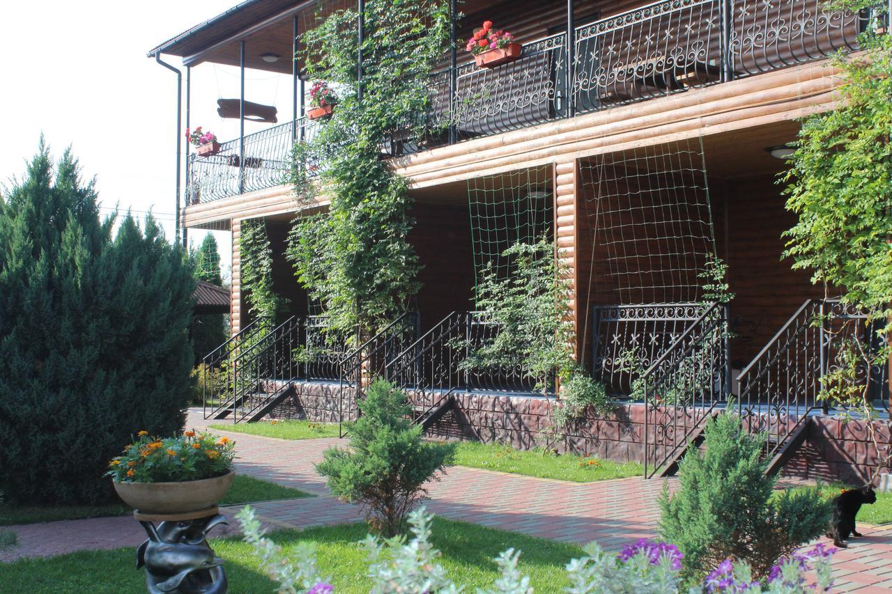 Hotel-Complex Mizh Triokh Ozer Свитязь Экстерьер фото