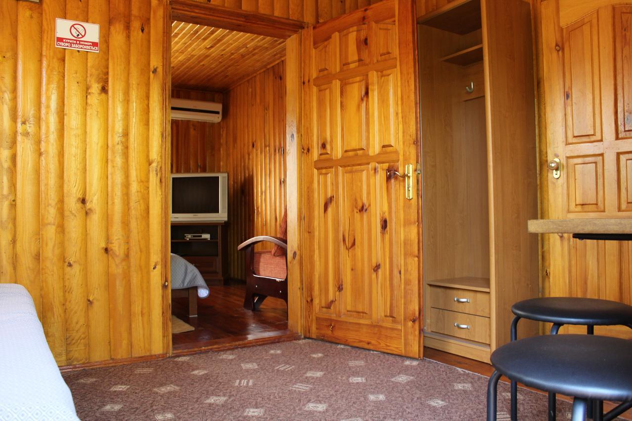Hotel-Complex Mizh Triokh Ozer Свитязь Экстерьер фото
